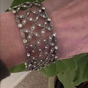 Women’s Silver Tone Rhinestone Vintage Stretch Bracelet Size Large